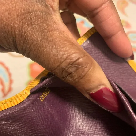 100 % authentic Yellow Lv epi Wallet